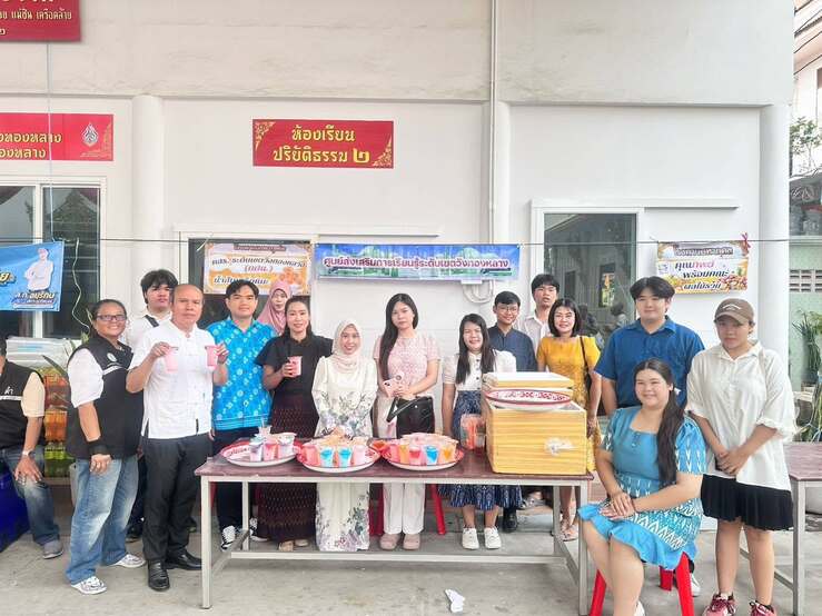 โรงทาน น้ำส้มเกล็ดหิมะและจิตอาสาบำเพ็ญประโยชน์